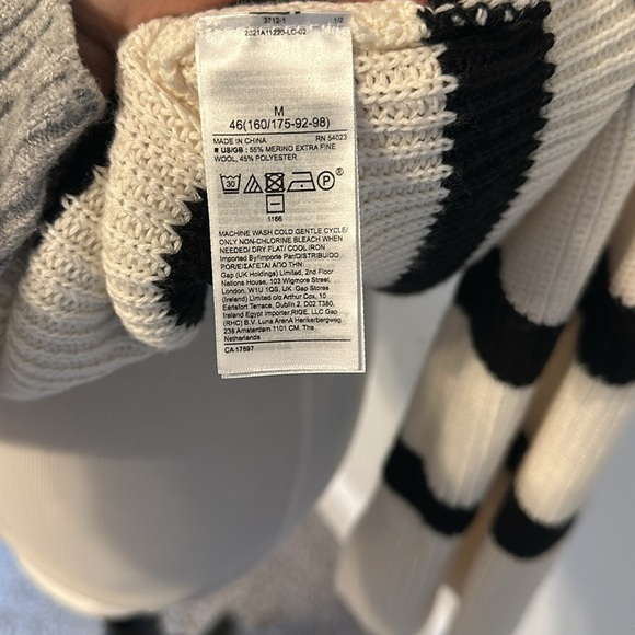 Banana Republic Mock Neck Black & Cream Stripe Sweater, Wool Blend, Size Medium - Picture 8 of 9